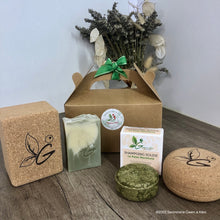 Charger l'image dans la galerie, Coffret cadeau 1Savon+1shampoing+2 écrins en liège savon et shampoing