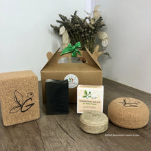Charger l'image dans la galerie, Coffret cadeau 1Savon+1shampoing+2 écrins en liège savon et shampoing