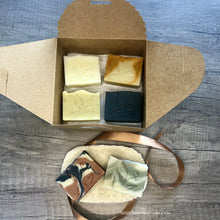 Charger l'image dans la galerie, Coffret cadeau Ruban 6 savons et porte-savon Loofah