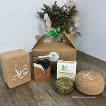 Charger l'image dans la galerie, Coffret cadeau 1Savon+1shampoing+2 écrins en liège savon et shampoing