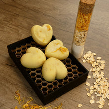 Charger l'image dans la galerie, Savon surgras 5% en forme de coeur de 25g - Avoine et Calendula